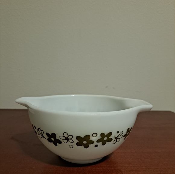 Pyrex Vintage 441 Spring Blossom Crazy Daisy Cinderella Bowl 1 1/2 Pint - Picture 1 of 10